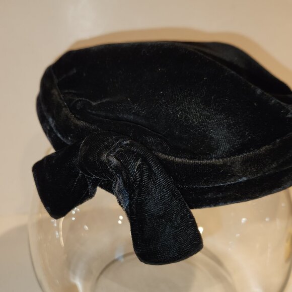 Vintage Black Velvet Hat **READ** main image 4